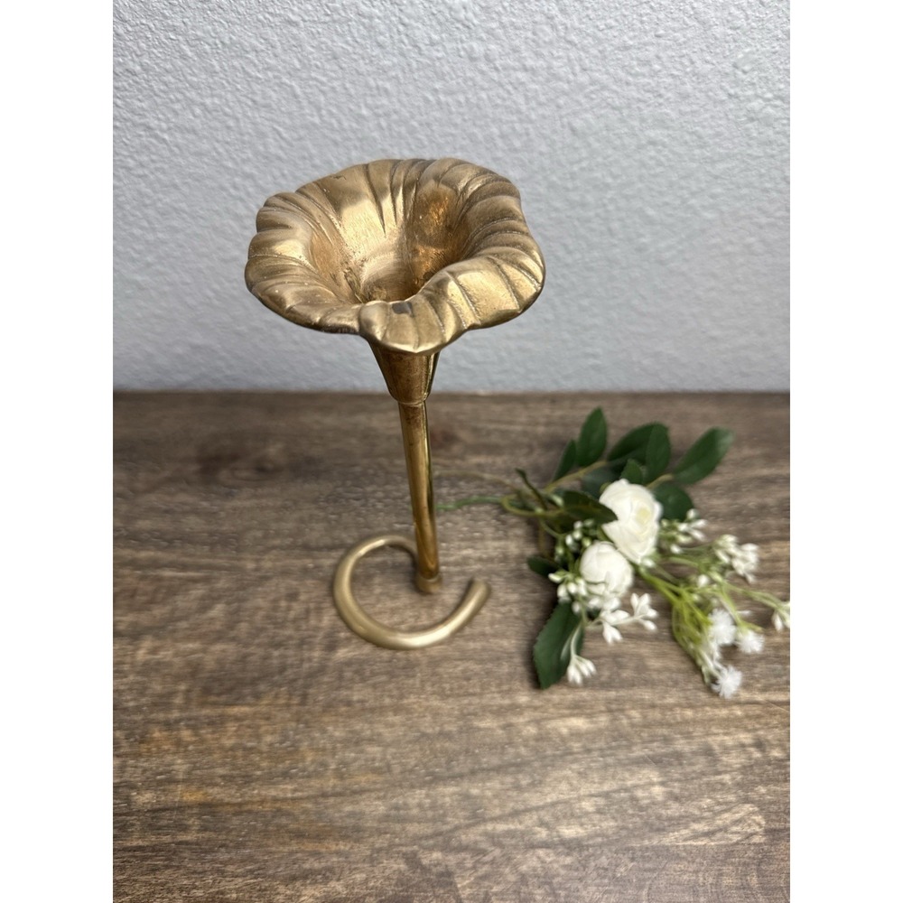Vintage Brass Flower Taper Candle Holder Hollywood Regency Floral Decor - Picture 8 of 9